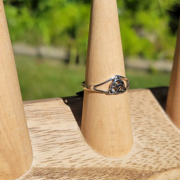 Celtic Triquetra Sterling Silver Ring, Size 8 NWT - Picture 3 of 4